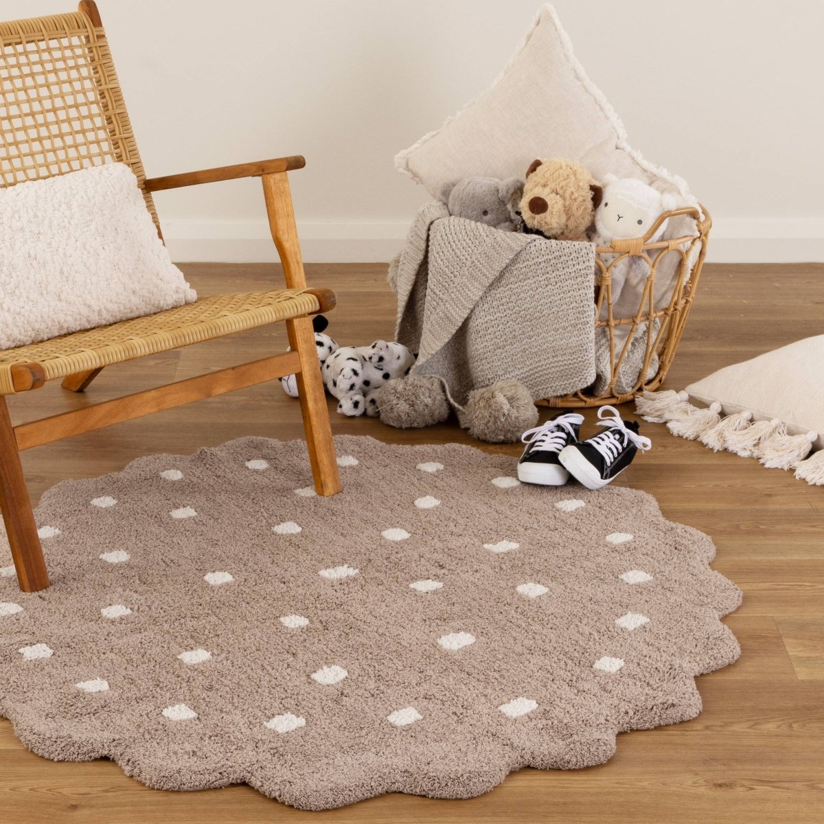 Elara Scalloped Mushroom Beige Kids Round Rug