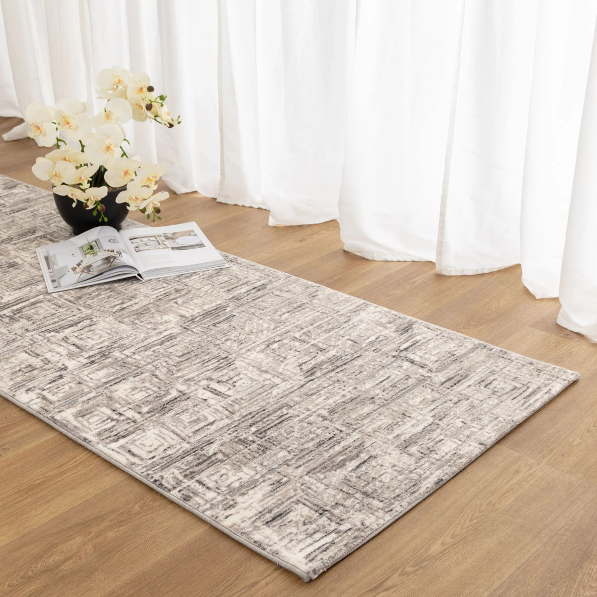 Liora Distressed Geo Squares Grey Rug