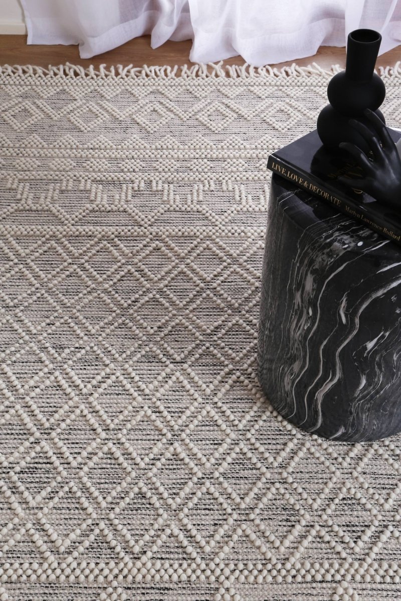 Vista Mia White & Black Wool Rug Area Rug | Ruggy