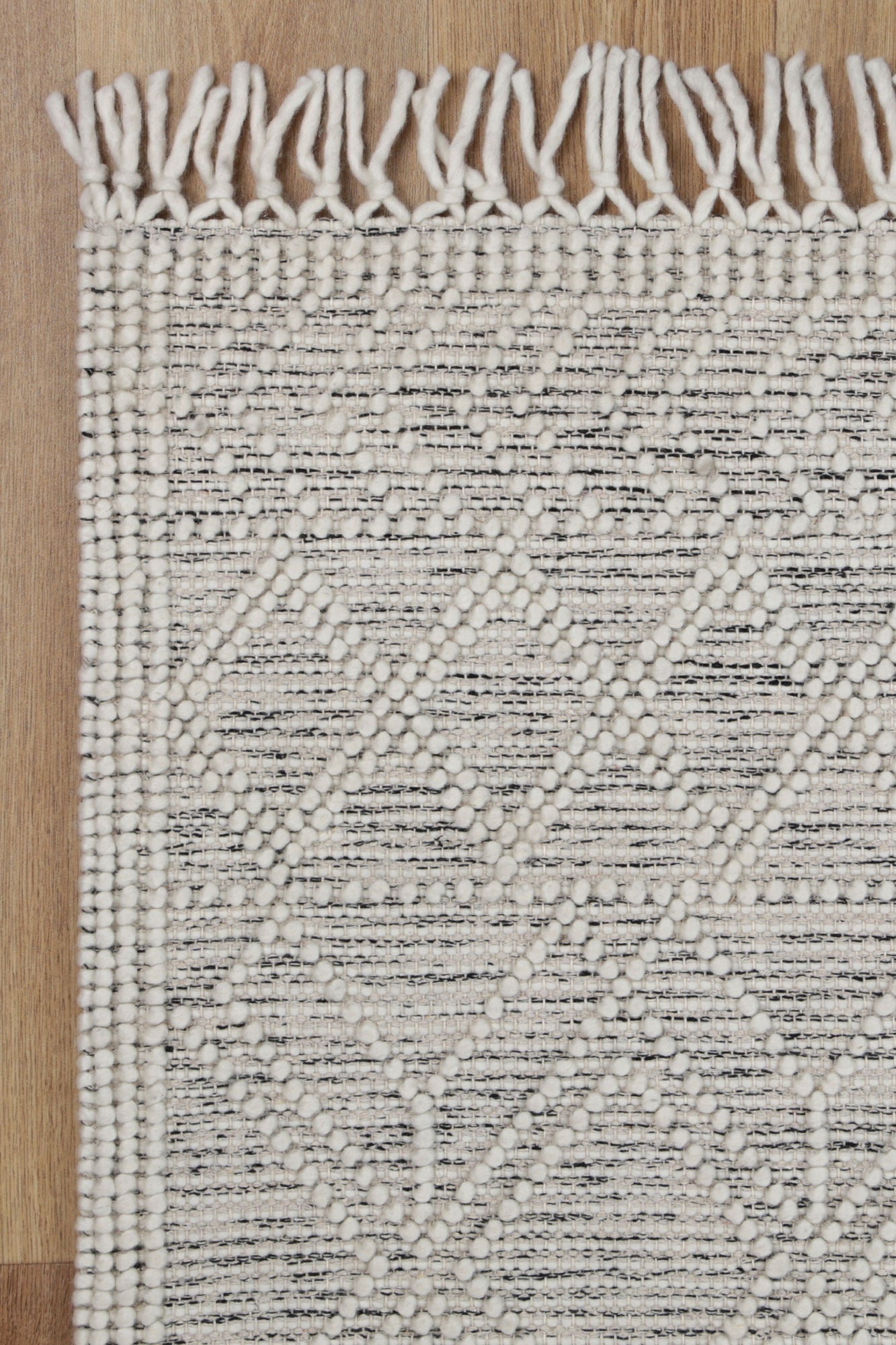 Vista Ava White Black Wool Rug