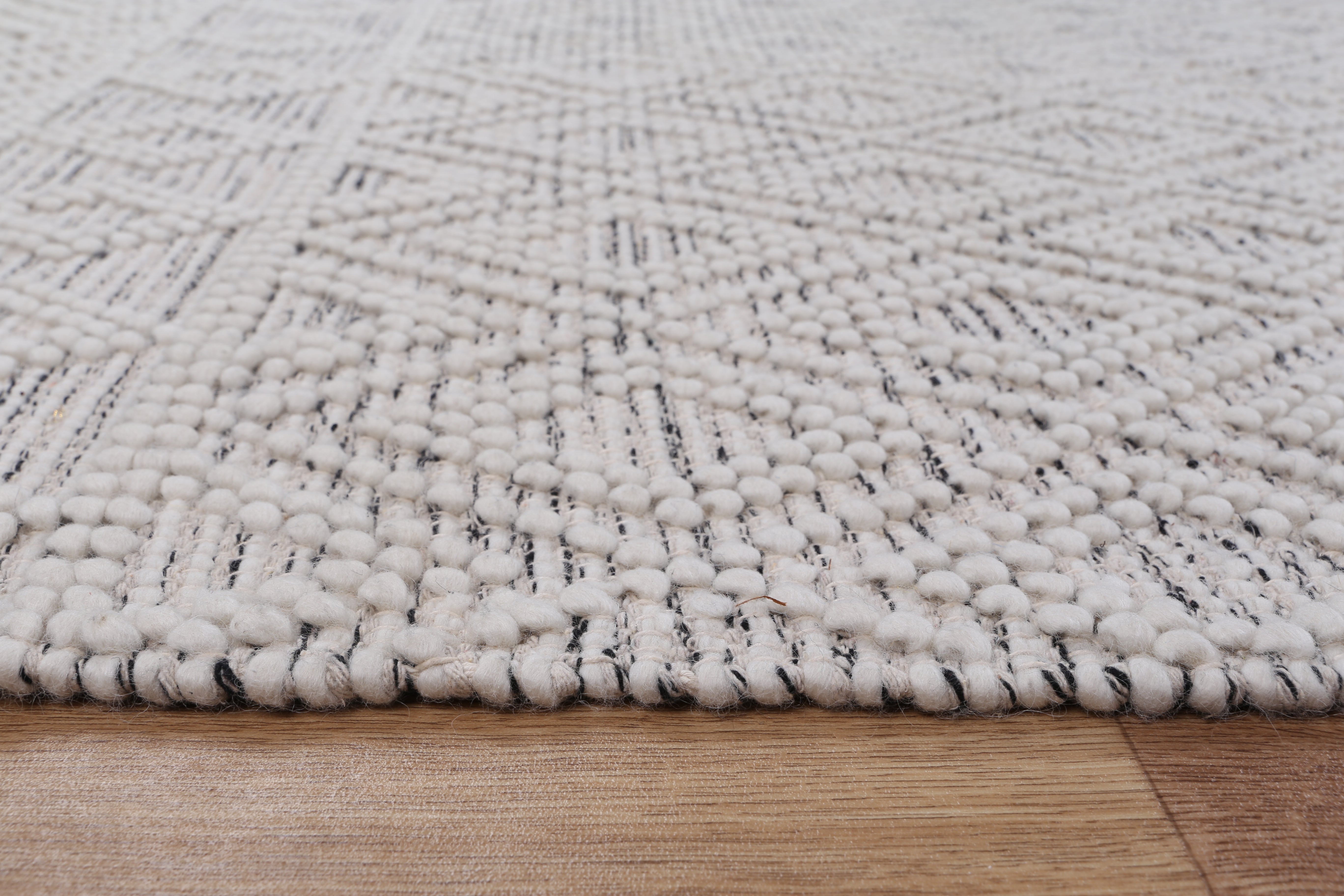 Vista Ada White & Black Wool Rug