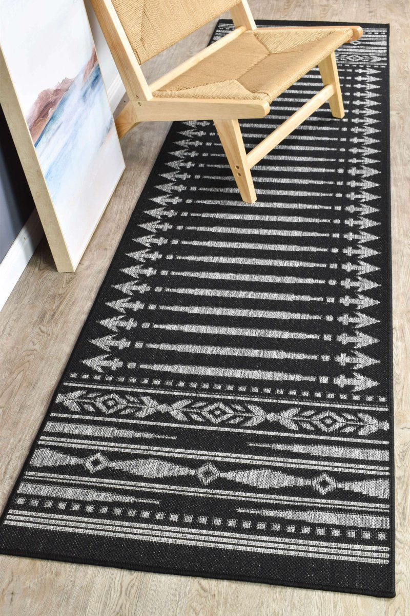 Amara Arrow Dark Grey Outdoor Rug