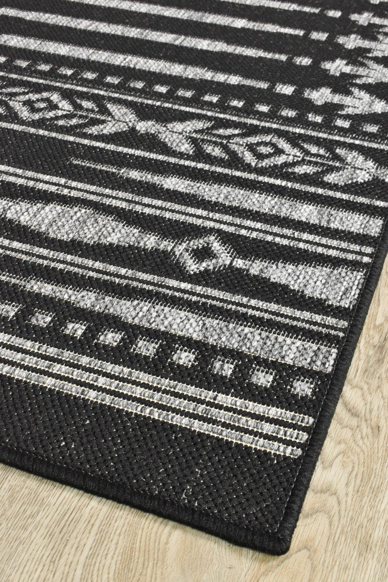 Amara Arrow Dark Grey Outdoor Rug