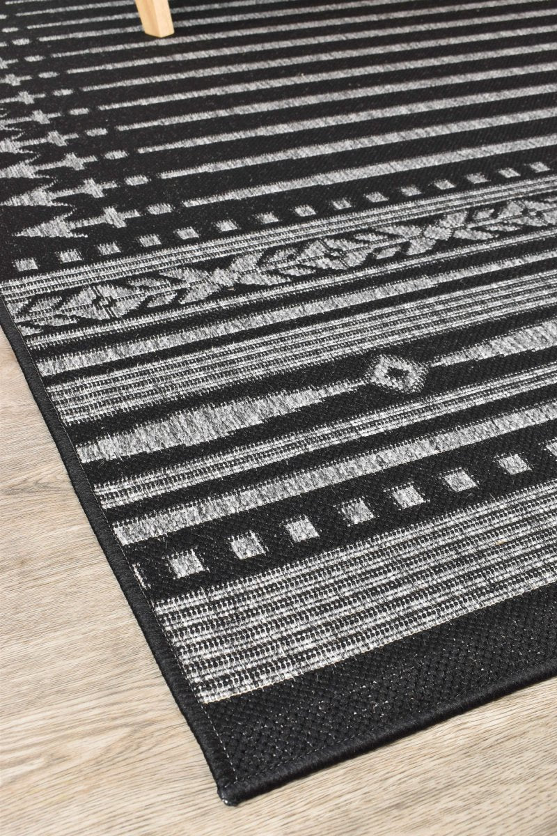 Amara Arrow Dark Grey Outdoor Rug