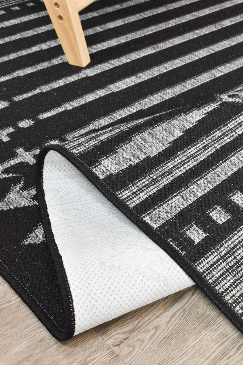 Amara Arrow Dark Grey Outdoor Rug