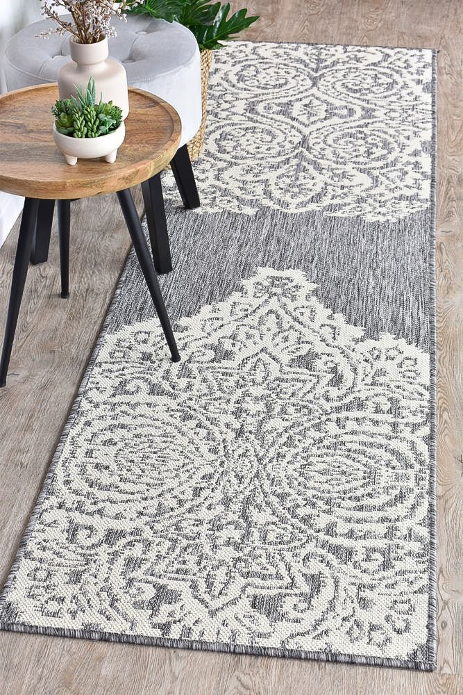 Amara Motif Grey Cream Outdoor Rug