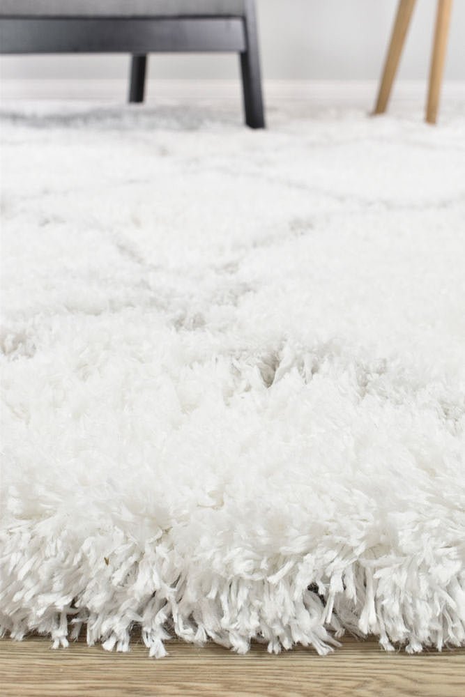 Barra Diamond White Shaggy Rug