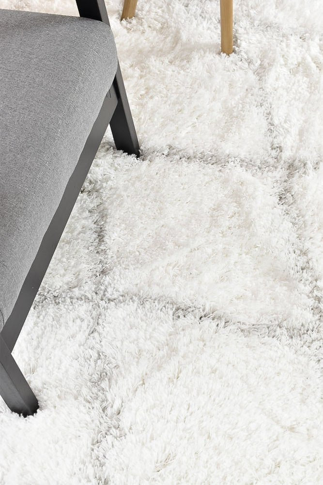 Barra Diamond White Shaggy Rug