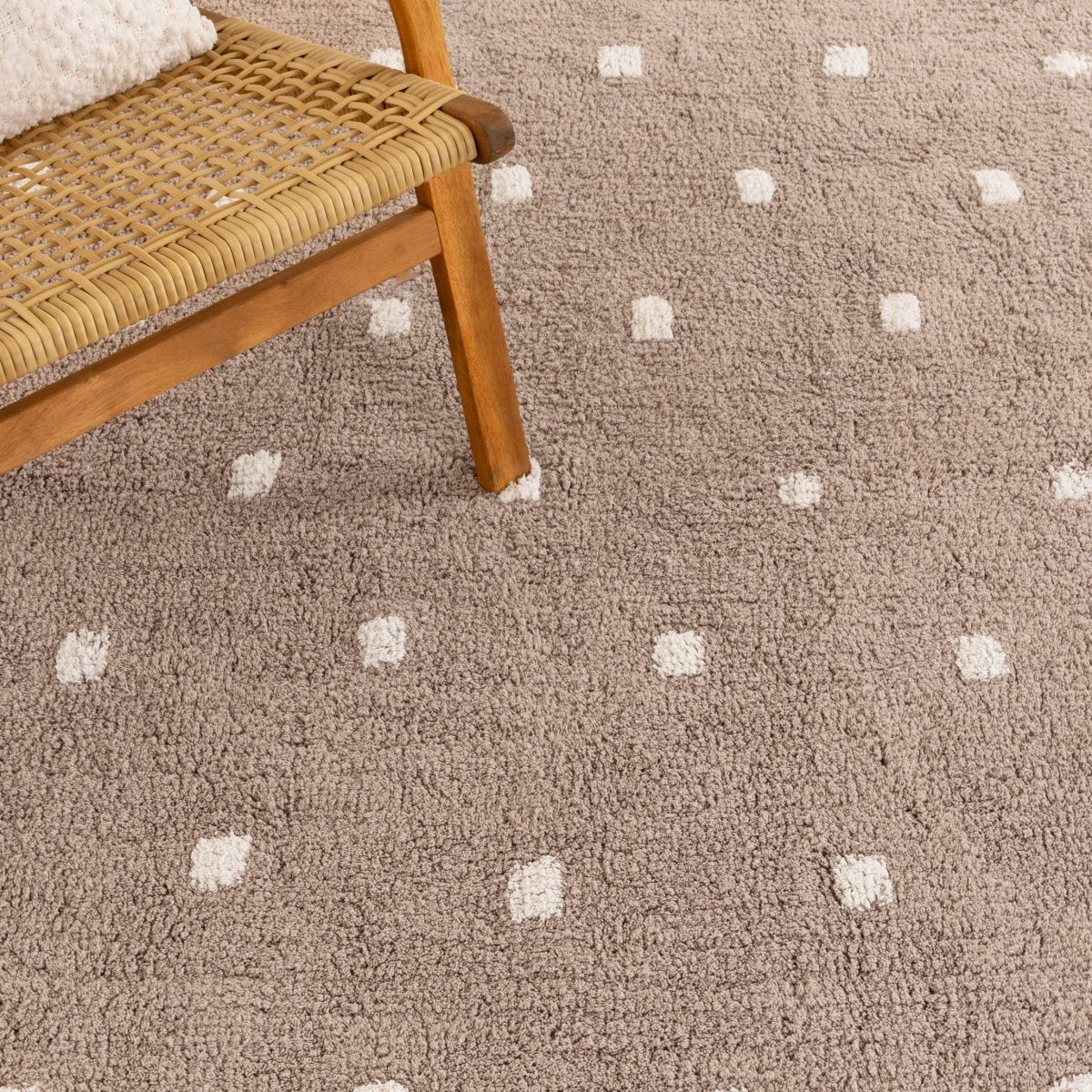 Elara Scalloped Mushroom Beige Kids Round Rug