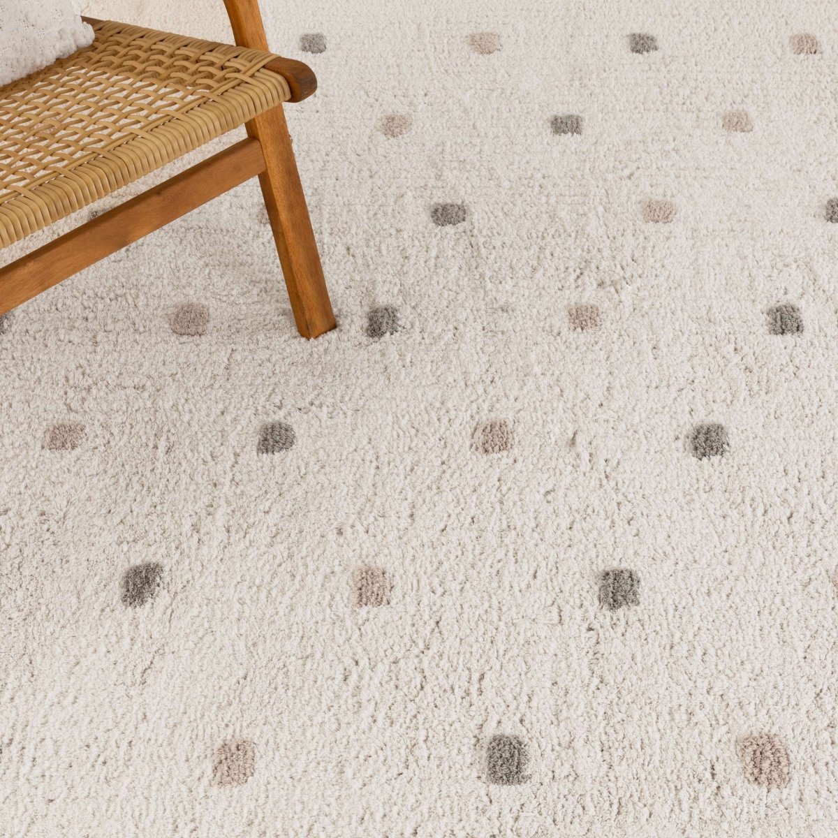 Elara Scalloped White Multi Kids Round Rug