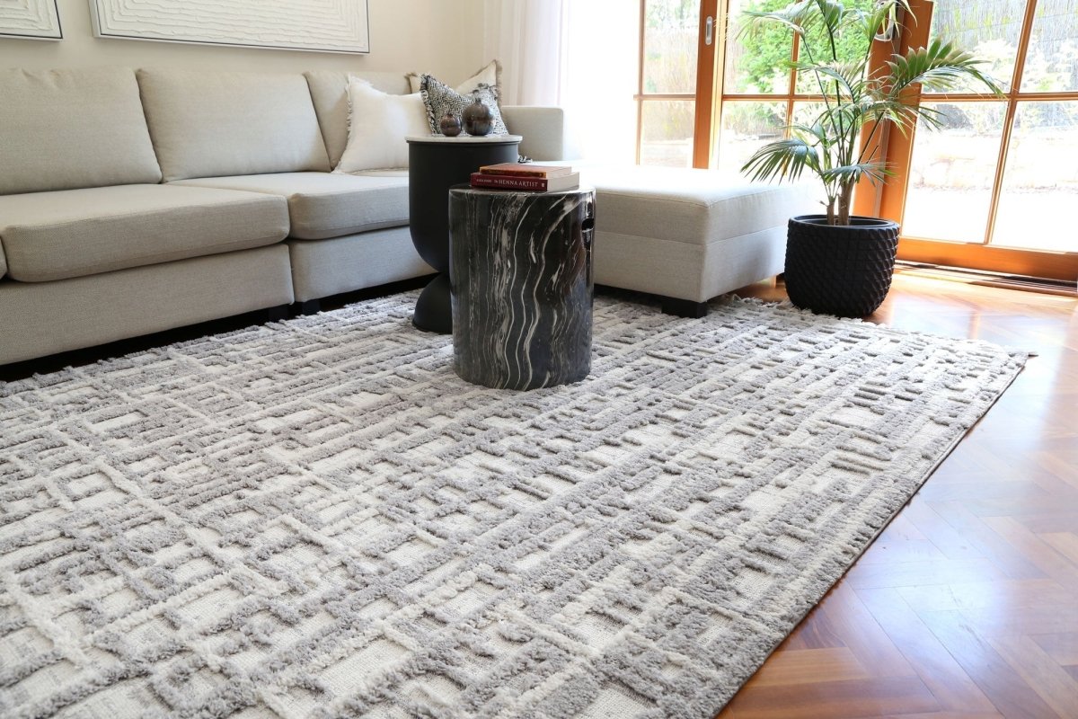 Sleek Kubra Contemporary Grey Rug Area Rug | Ruggy