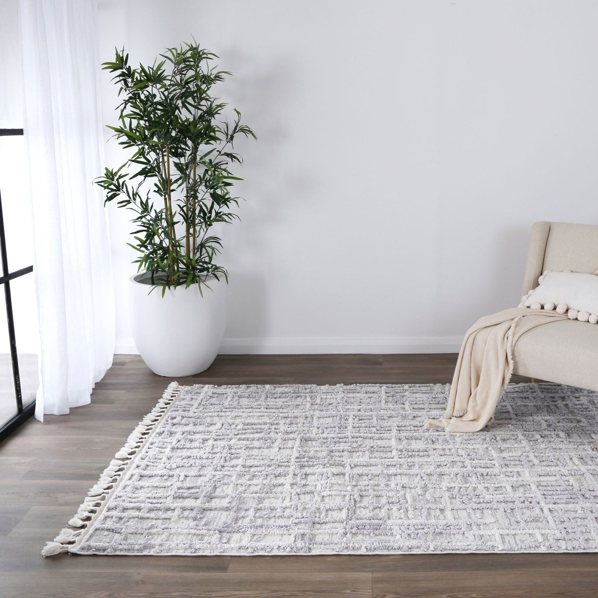 Sleek Kubra Contemporary Grey Rug Area Rug | Ruggy