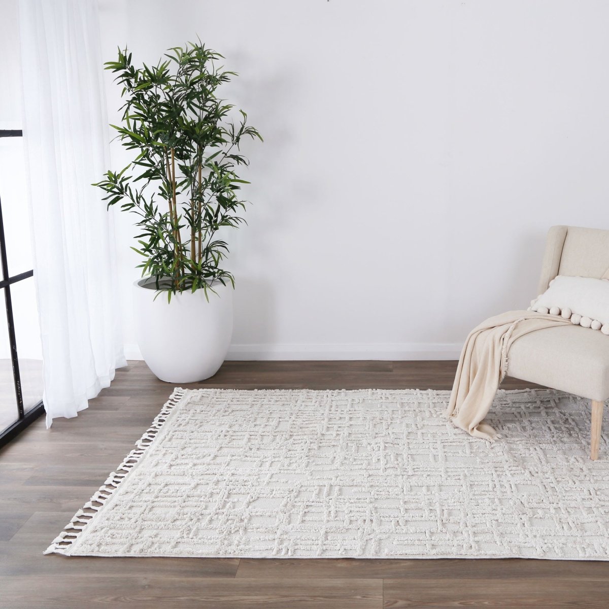 Sleek Kubra Contemporary Ivory Rug Area Rug | Ruggy