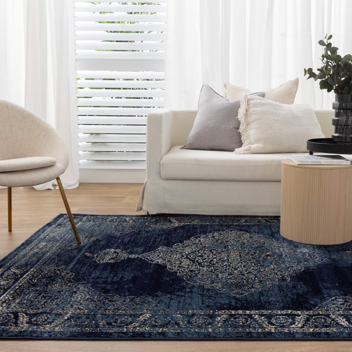 Vivid Distressed Traditional Navy Rug