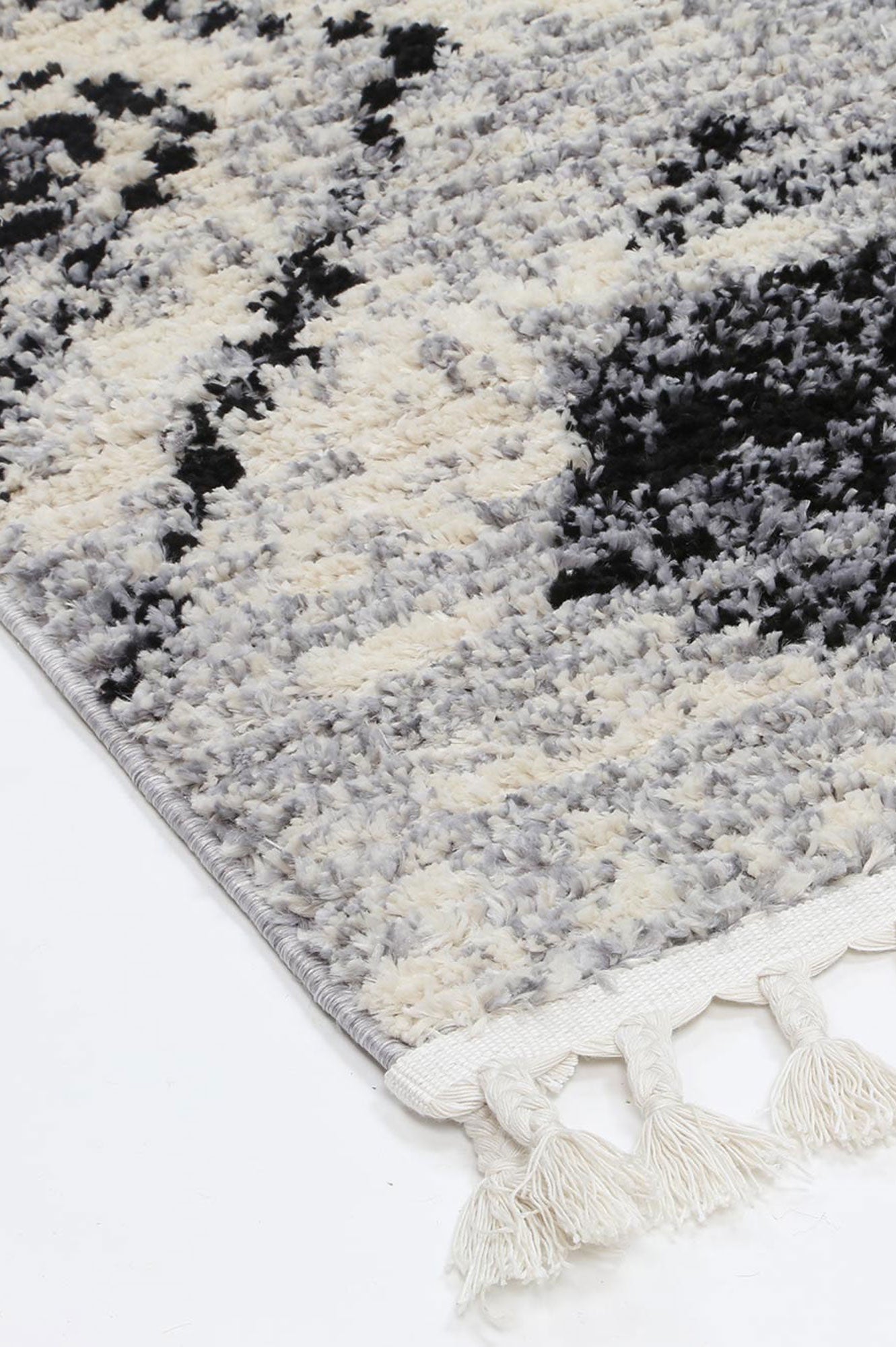 Pristine Black White Diamond Rug - Ruggy