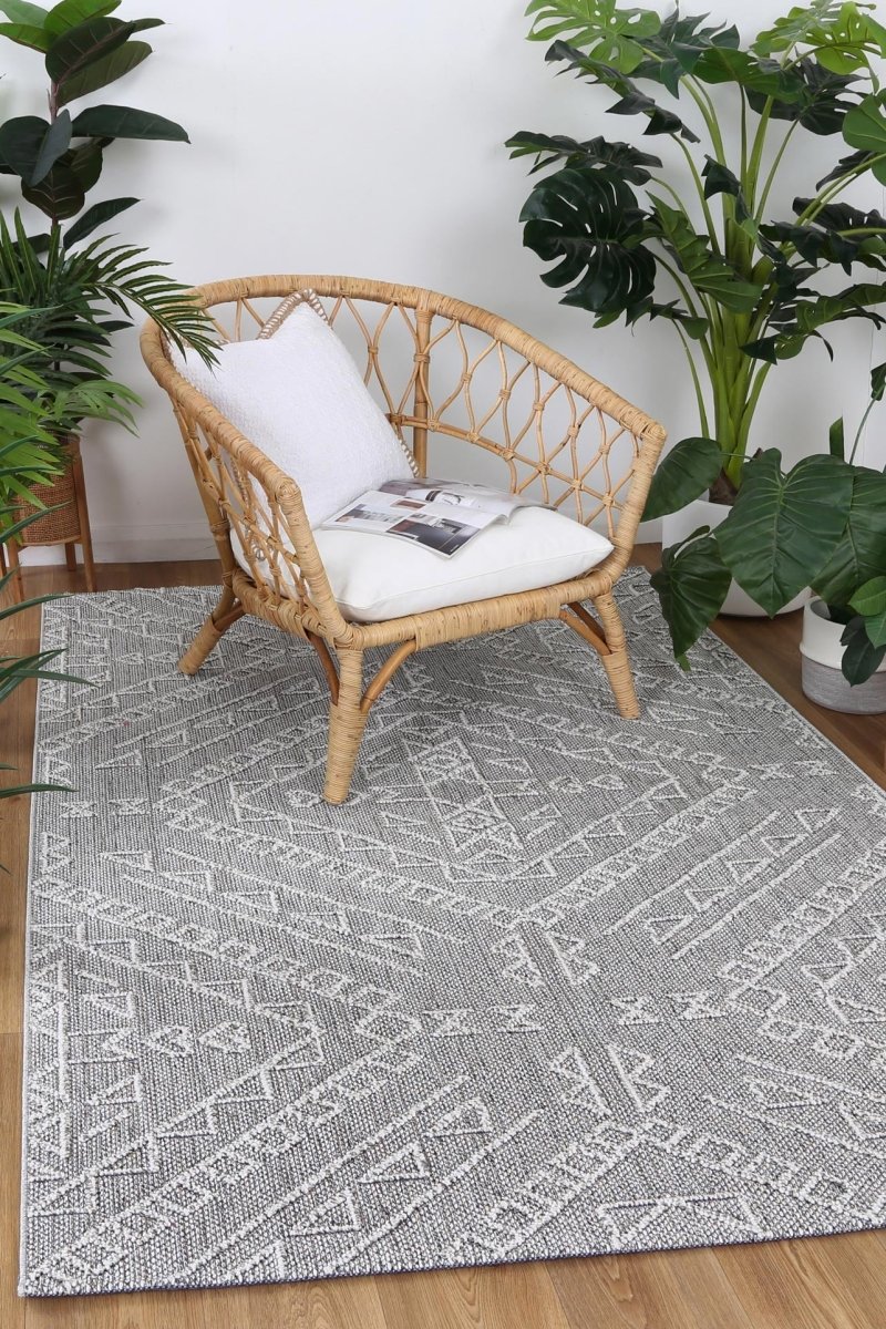 Marique Kaua Ash Tribal Flatweave Rug - Ruggy