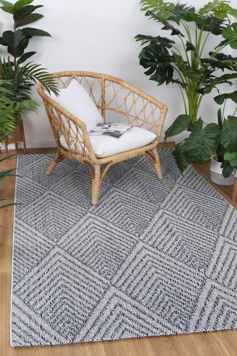 Marique Naka Charcoal Geometric Flatweave Rug - Ruggy