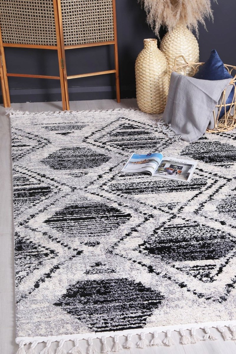 Pristine Black White Diamond Rug - Ruggy