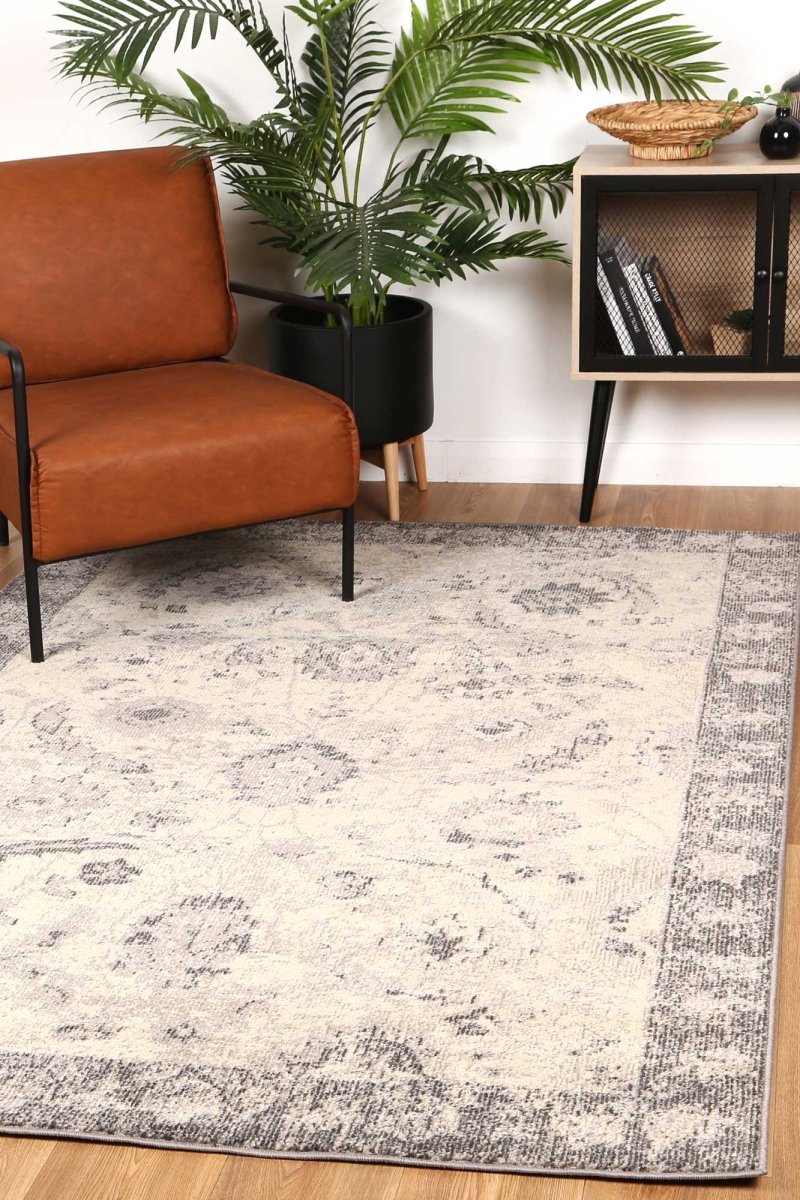 Ravish Beige/Black Traditional Rug - Ruggy